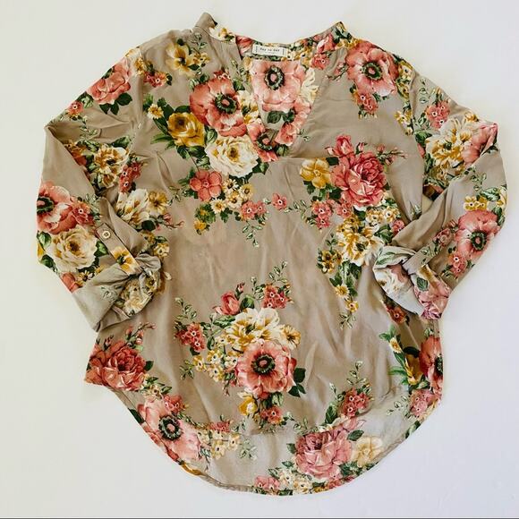day to day | @ Floral V-neck Round Hem Roll Sleeve Blouse GUC M - Picture 1 of 7
